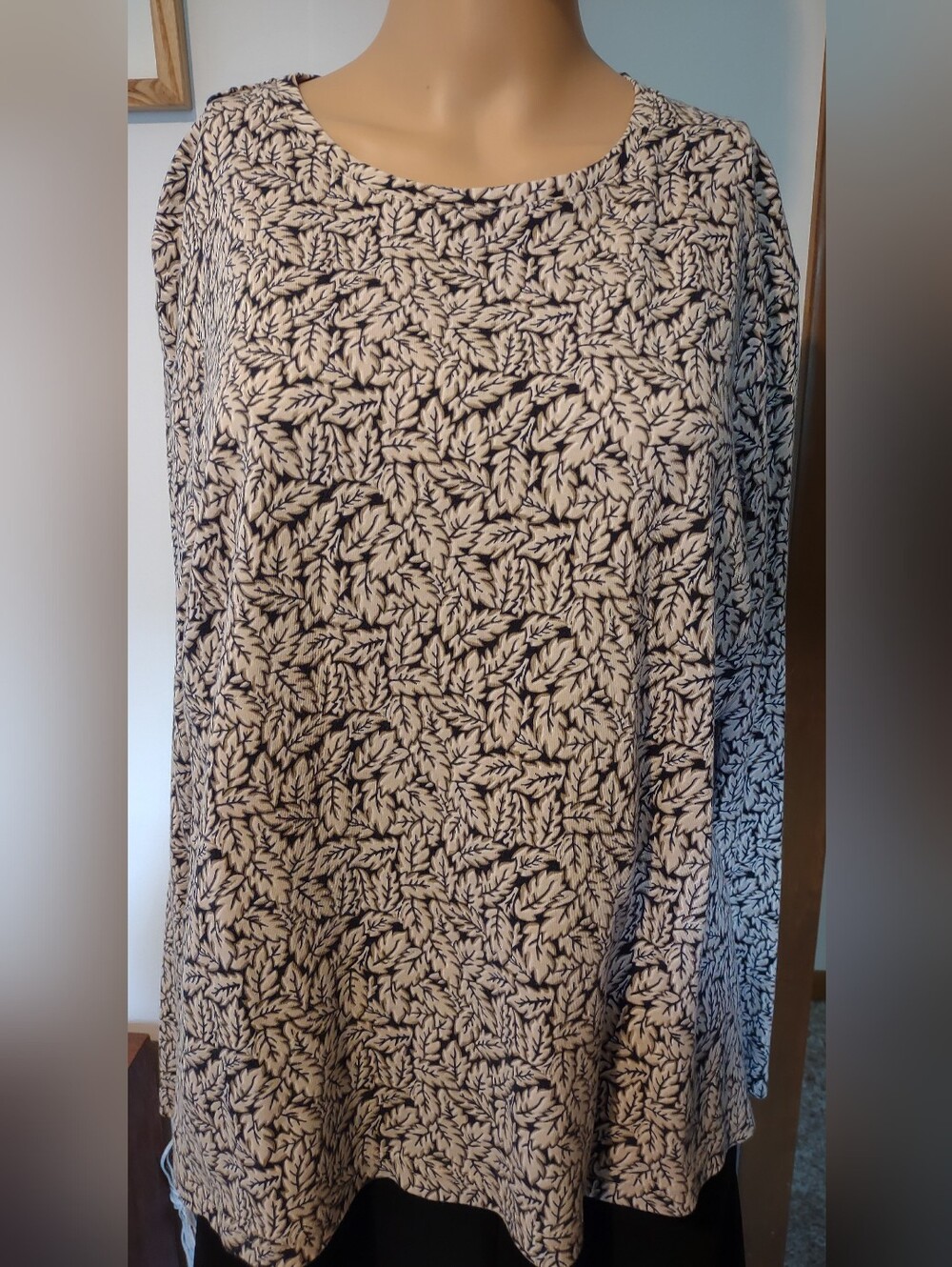 Women's Medium Croft & Barrow Brown /Tan Floral Leaf Long Sleeve 100% Cotton Top